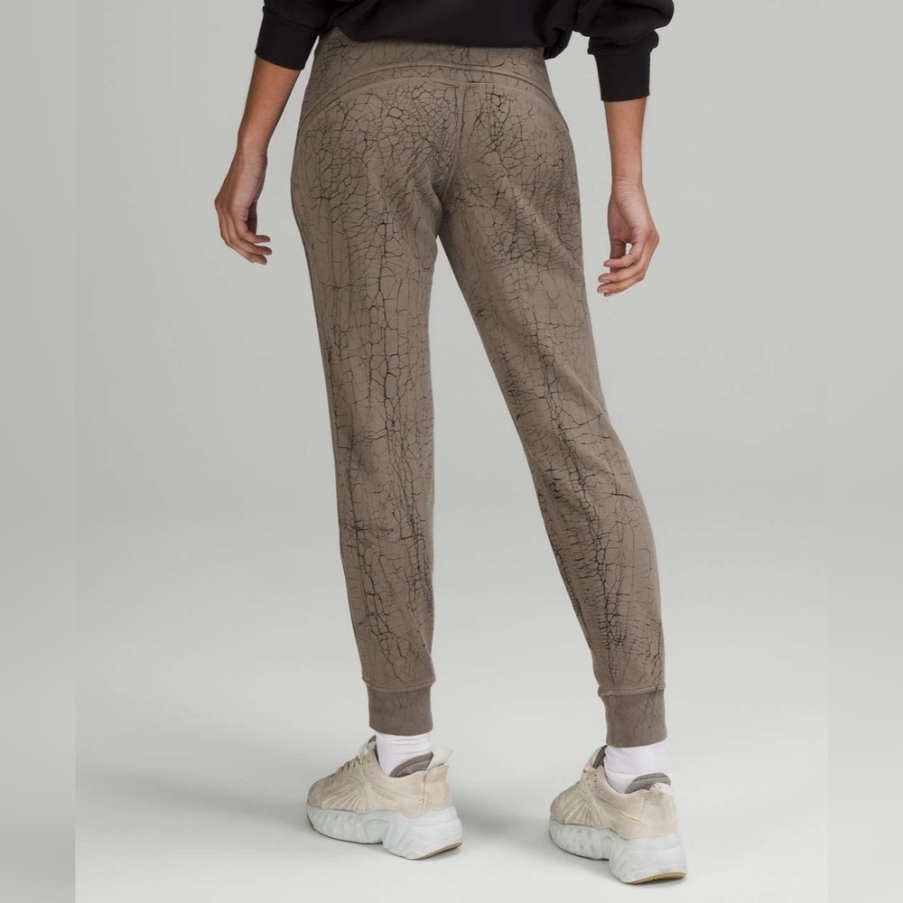 EUC 2022 Lululemon | Warm Down Jogger *7/8 Length Size 4